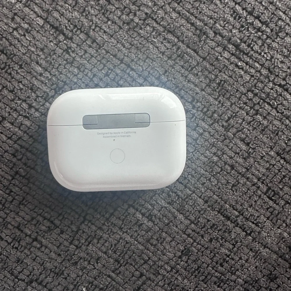 Apple Wireless Earbuds in White Case